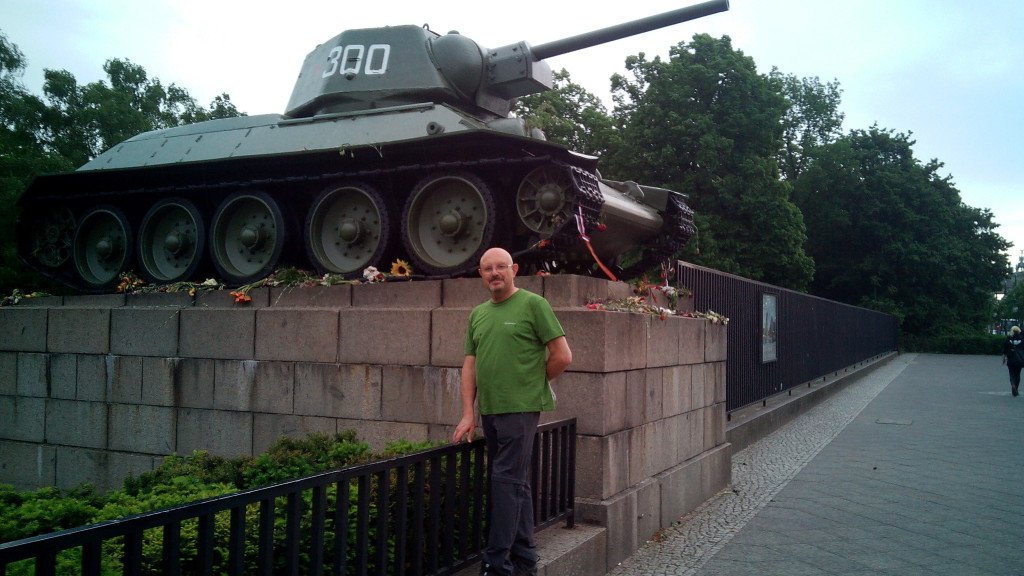 Aunque pongan en el puente cañones de artillería. Berlin