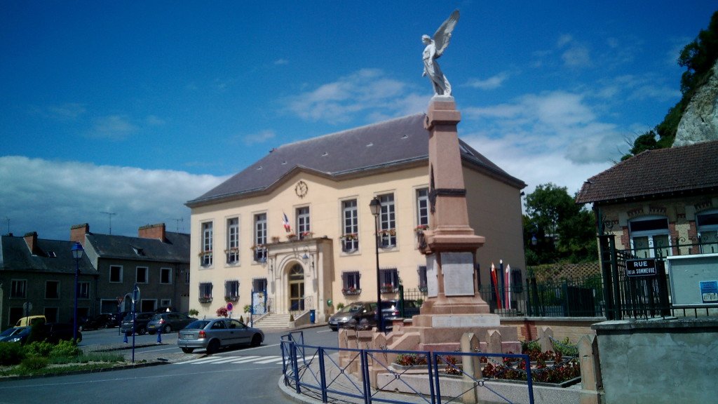 Ayuntamiento y héroes de guerra. Château Porcien