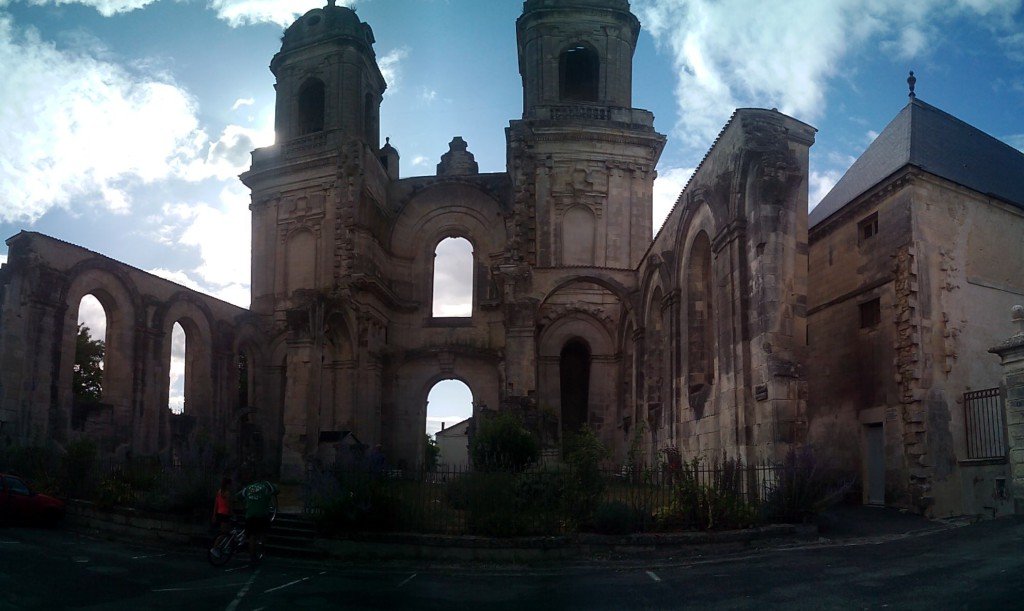 Torres e iglesia inacabada de Saint Jean d'Angély
