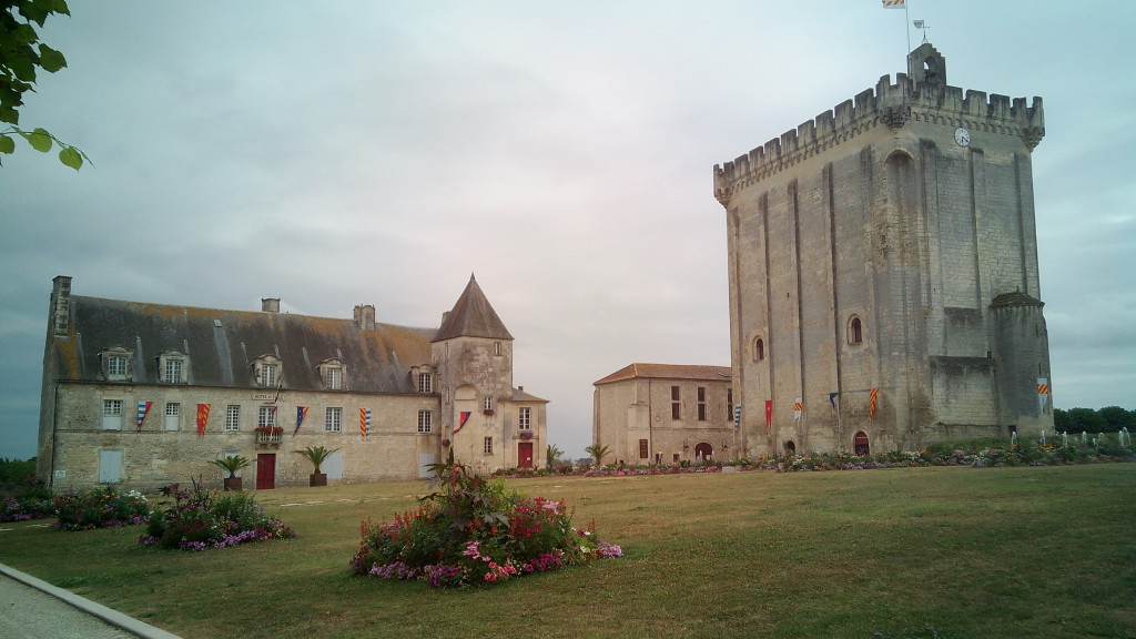 Château y Hotel de la Ville de Pons