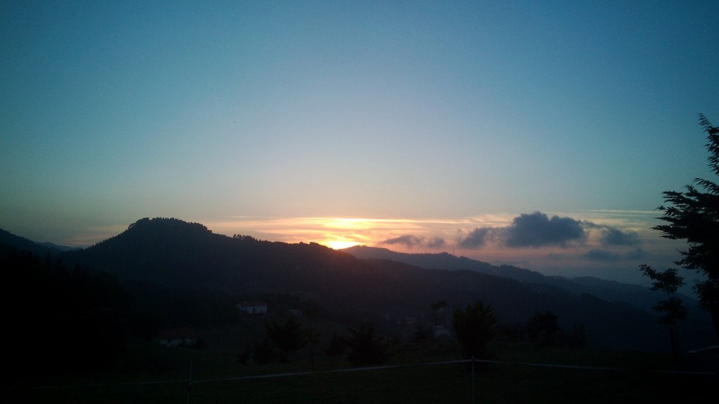 La puesta del sol en Motriku