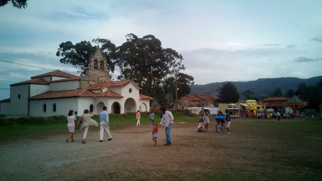 Iglesia y parquecito de La Isla