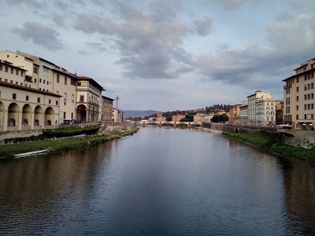 Río Arno. Creo que una de las estampas más bonitas de Florencia