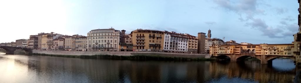 Panorámica del Arno y Ponte Vecchio. Florencia