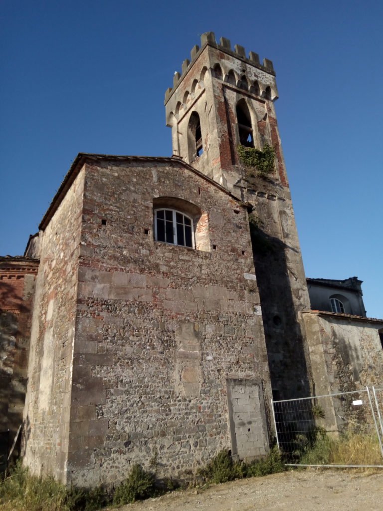 Torre almenada