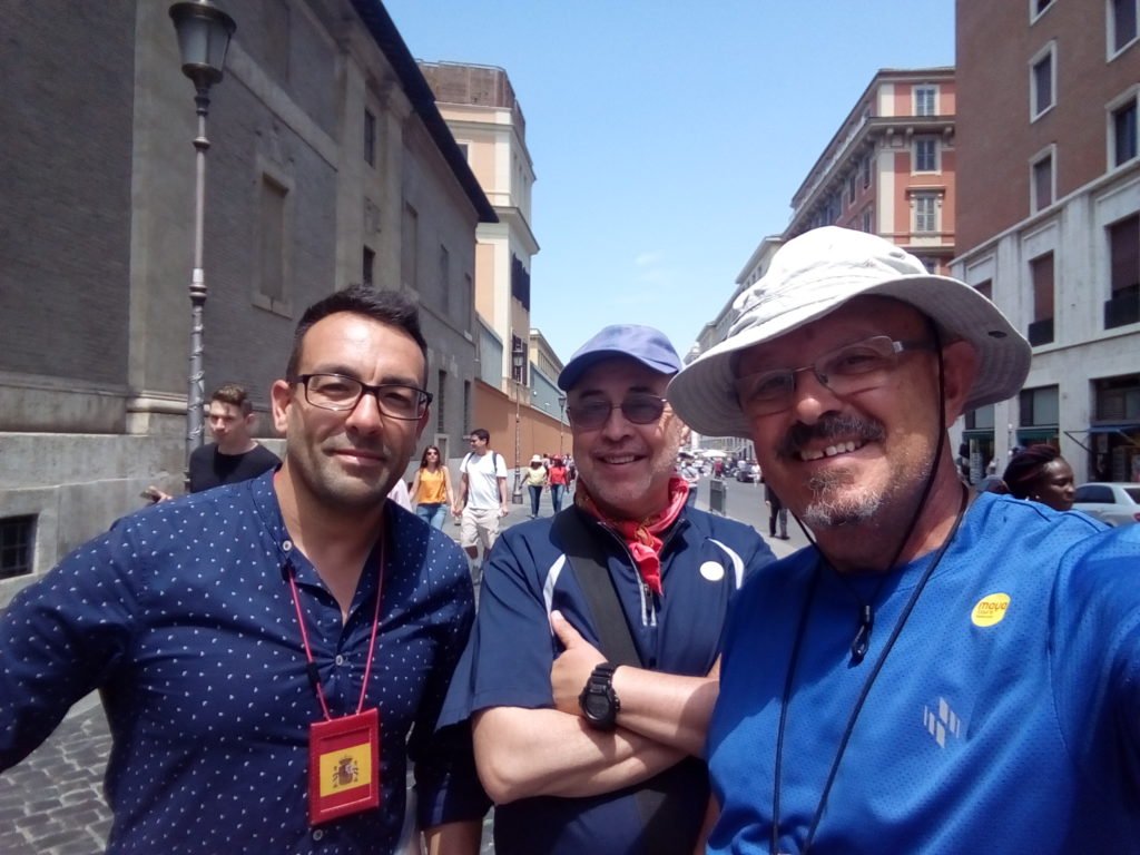 Un selfie de silbido con Enrique y Antonio, granadino y guía de la Ciudad del Vaticano. Roma