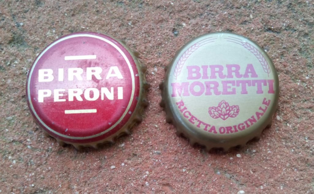 Chapas de birra Peroni y birra Moretti, dos amigas italianas