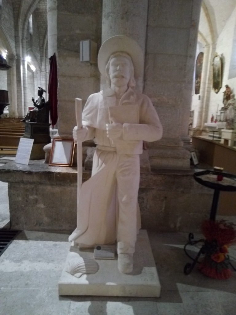 Una imagen de peregrino en la iglesia de Saint Gilles