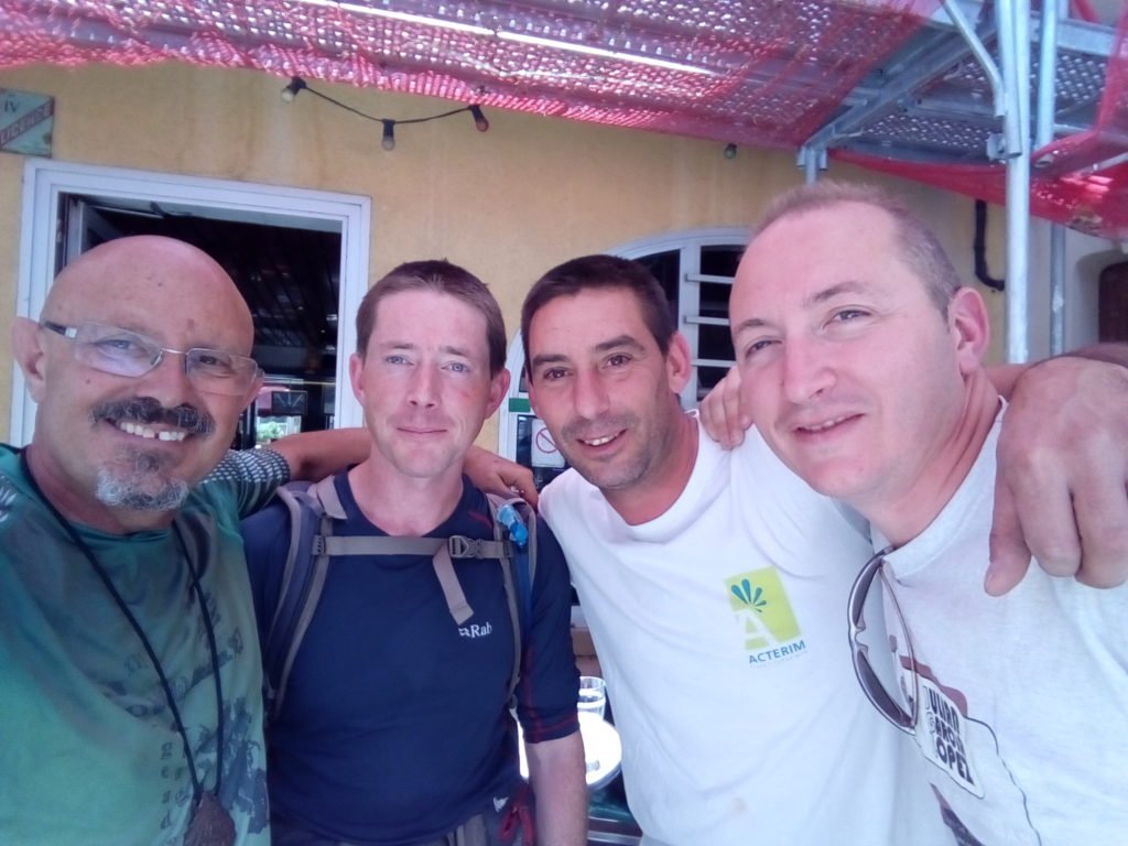 Con Enrique y Carlos, dos españoles de Madrid, que trabajan en la zona. Lodève