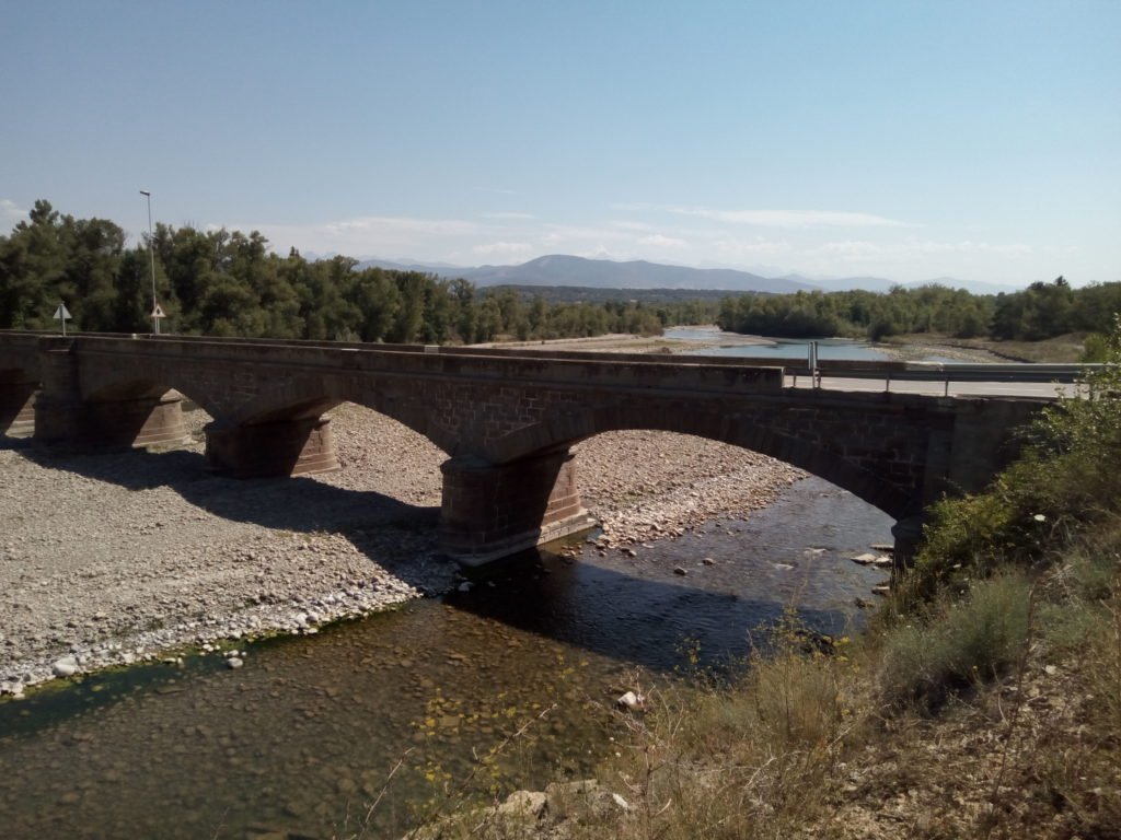 Puente sobre el río Aragón