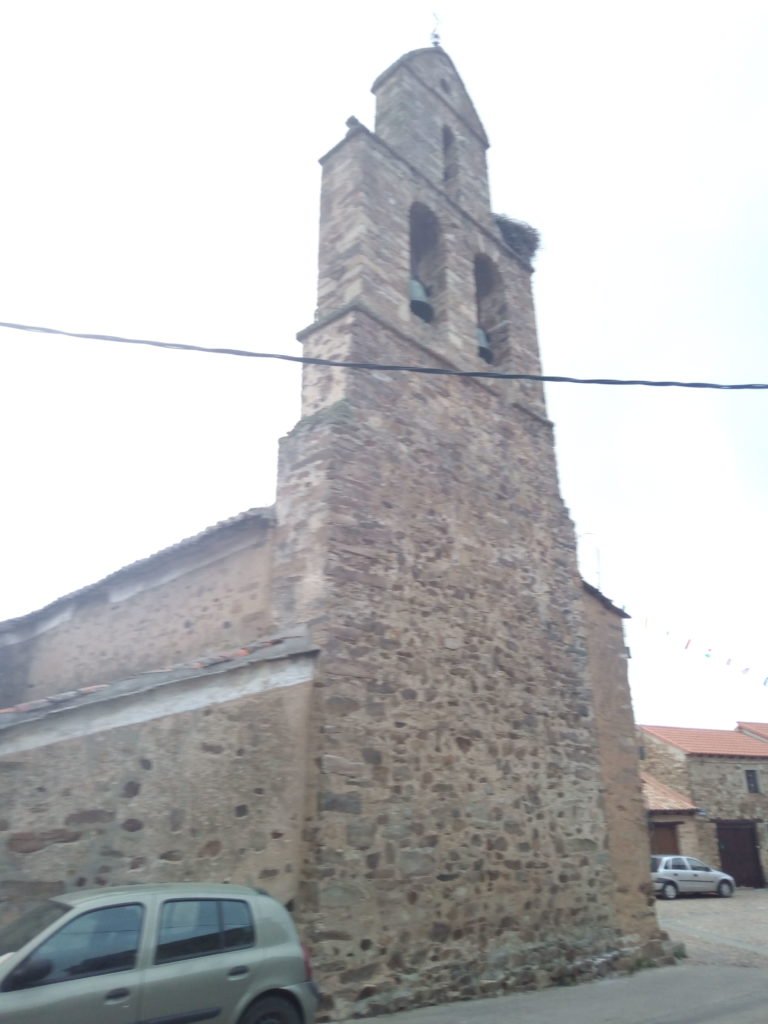 Iglesia con espadaña
