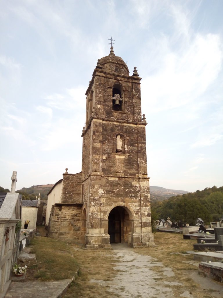 Triacastela. Iglesia de Santiago
