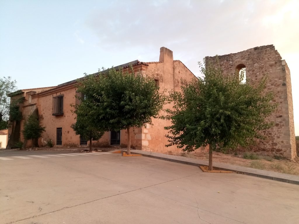 Torreón y antiguo albergue de Torremejía