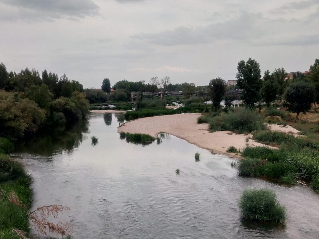 Río Tormes, a su paso por Salamanca