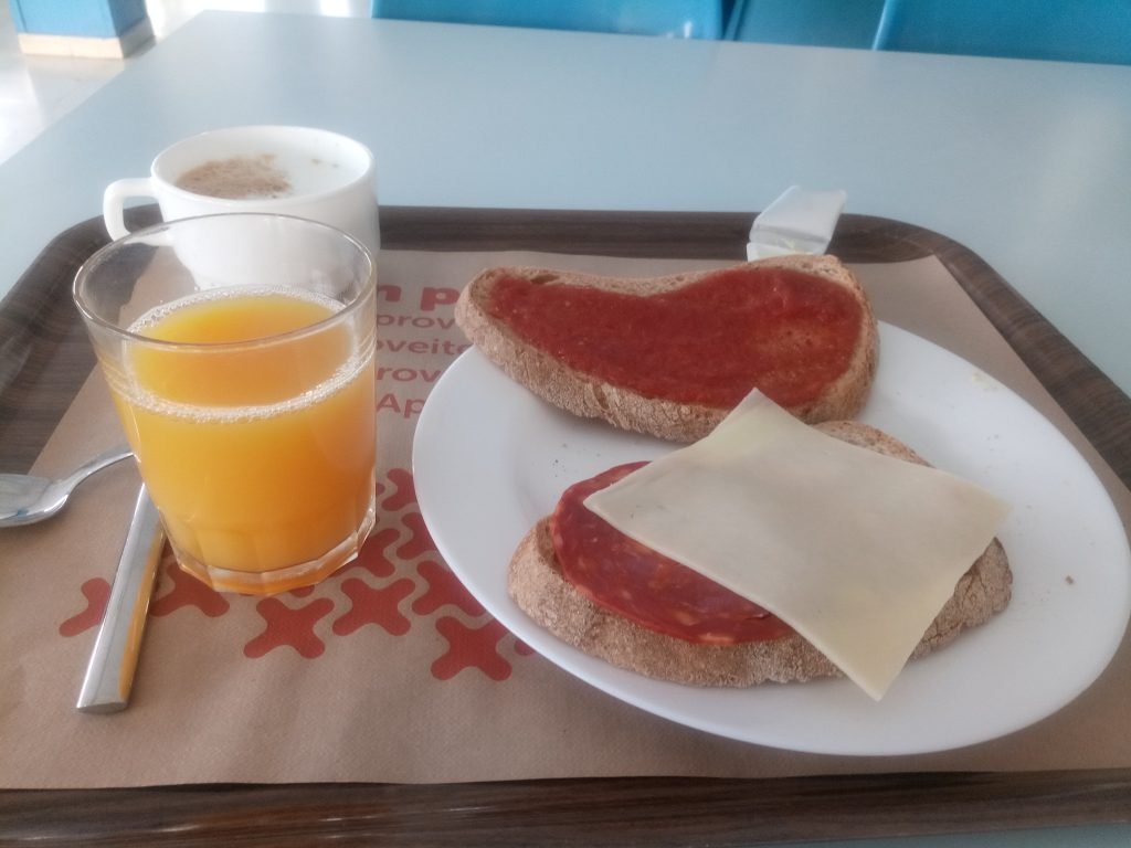 Desayuno del Albergue Antoni Batlle