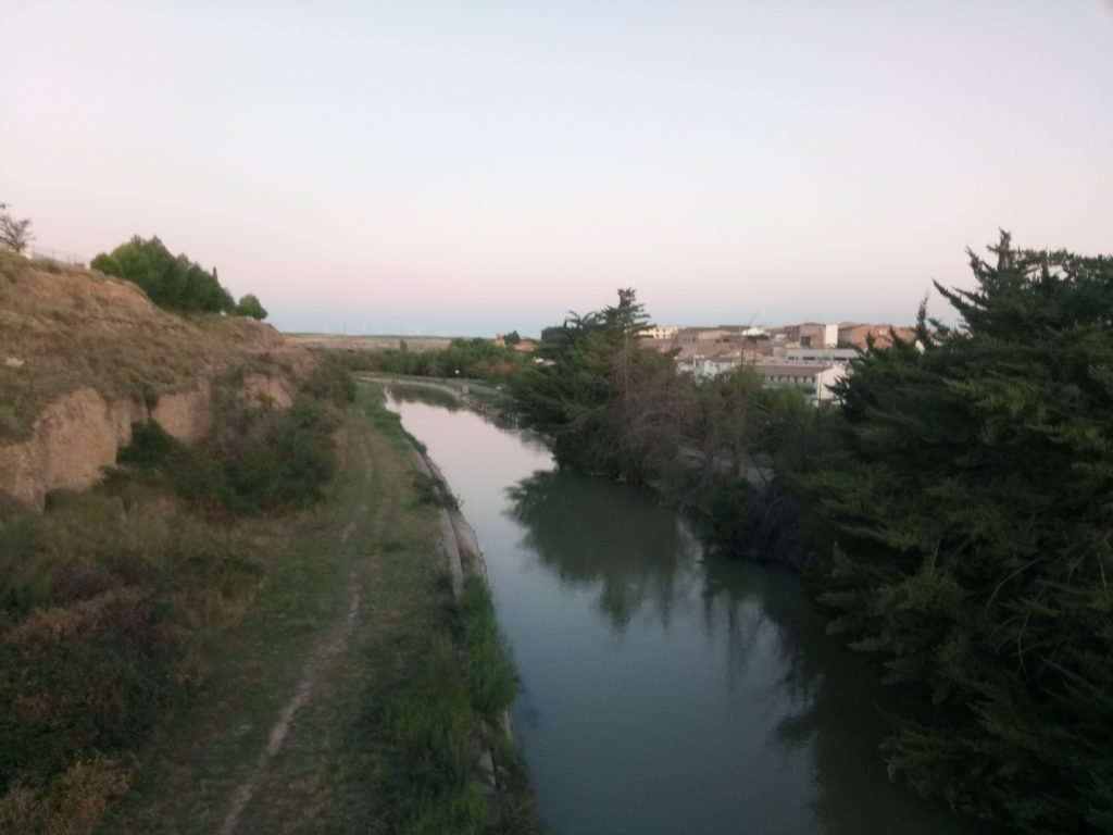 El Canal Imperial de Aragón, a su paso por Gallur.
