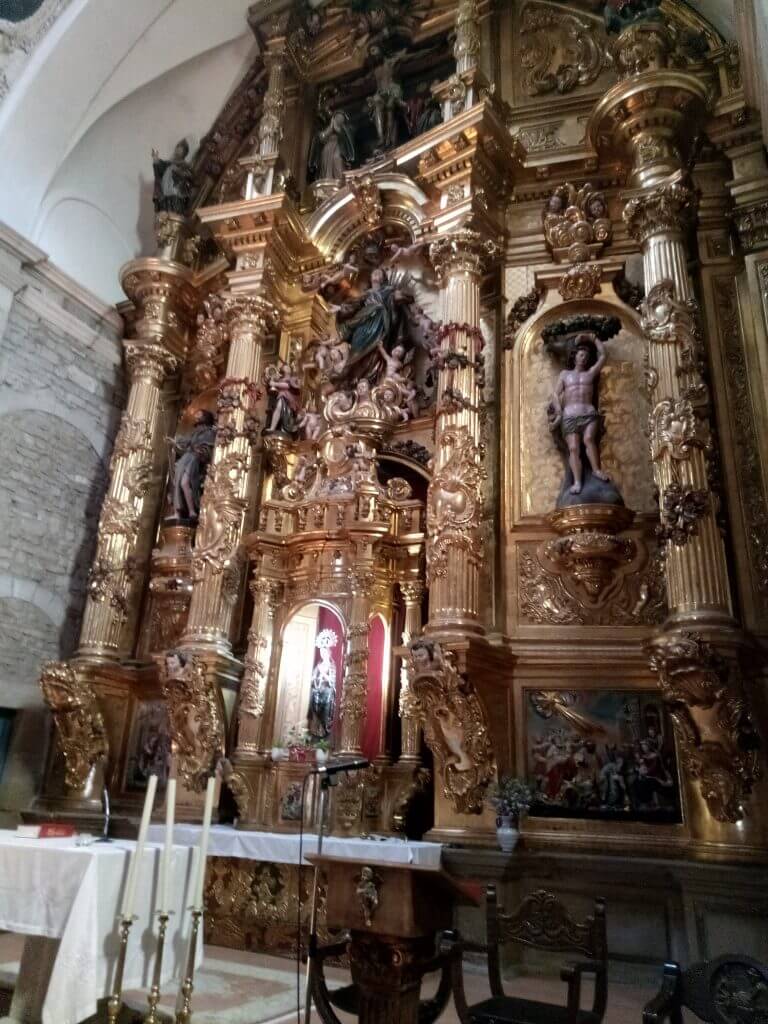 Altar mayor de la Iglesia de la Asunción, en Alcanadre.
