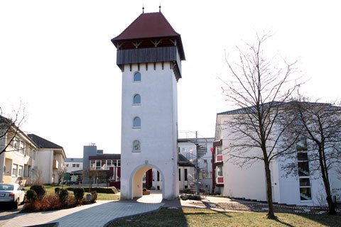A la entrada de la Residencia de Mayores, en Drabenderhöhe 