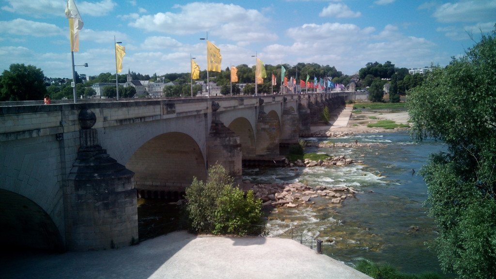 Puente sobre el Loira