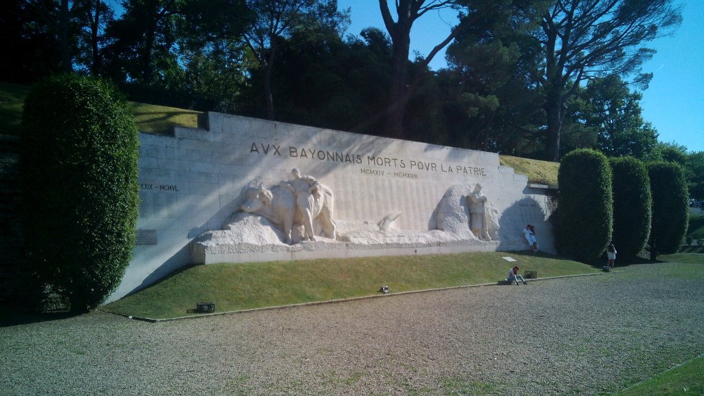 Monumento a los caídos en Bayonne