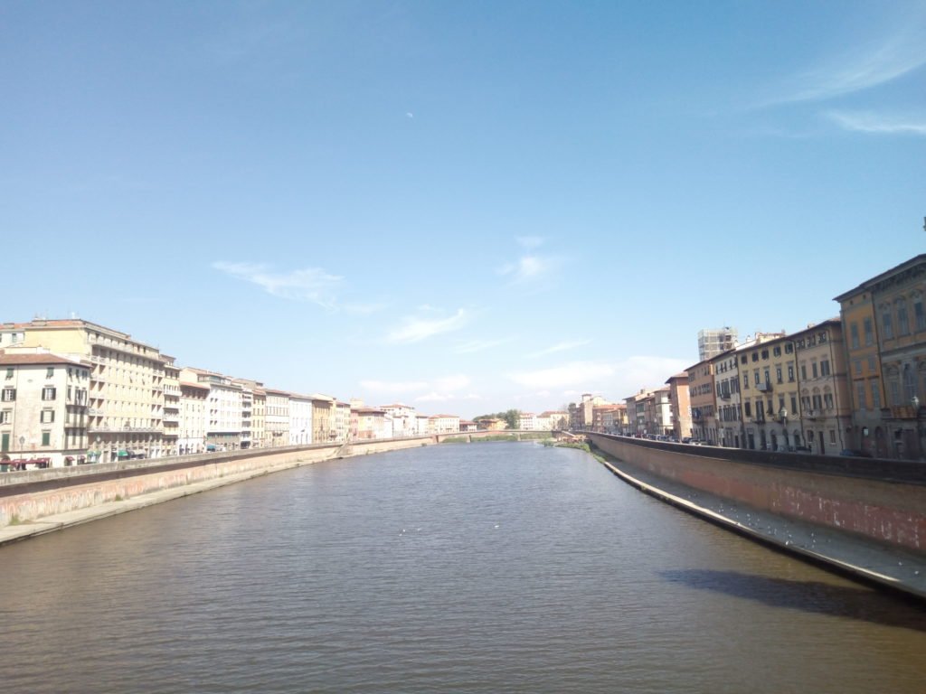 El río Arno a su paso por Pisa