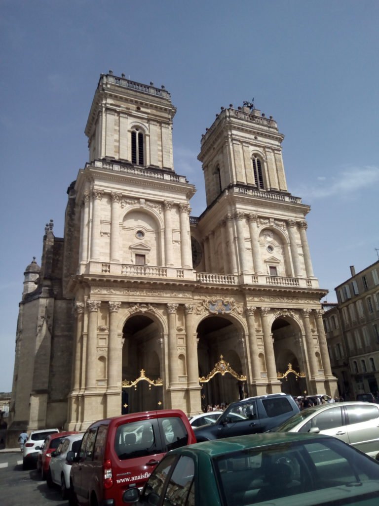 Catedral de Santa María de Auch. Monumento nacional y la sede del Arzobispado de Auch.