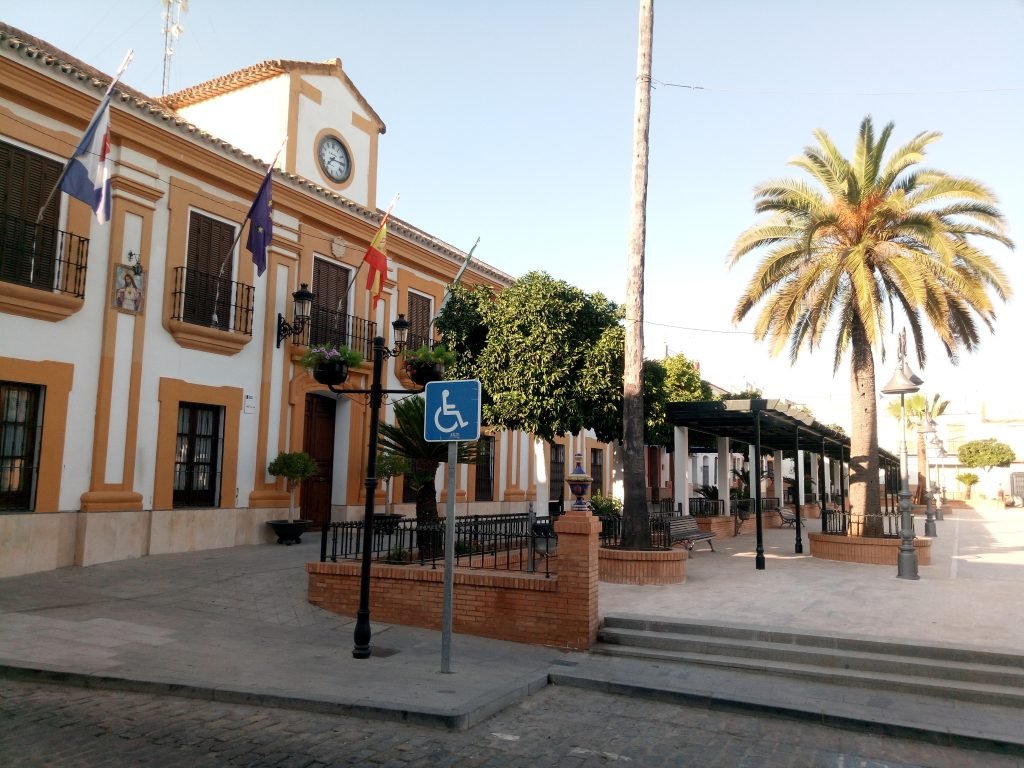 Plaza de España y ayuntamiento de Guillena