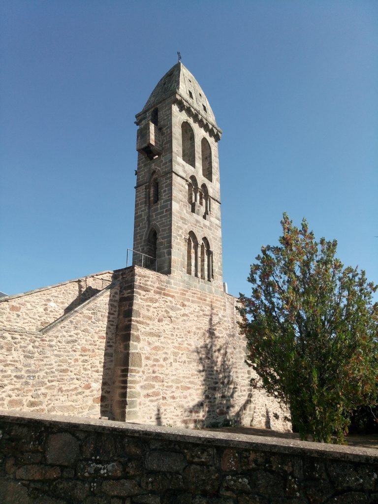 Iglesia de Mombuey